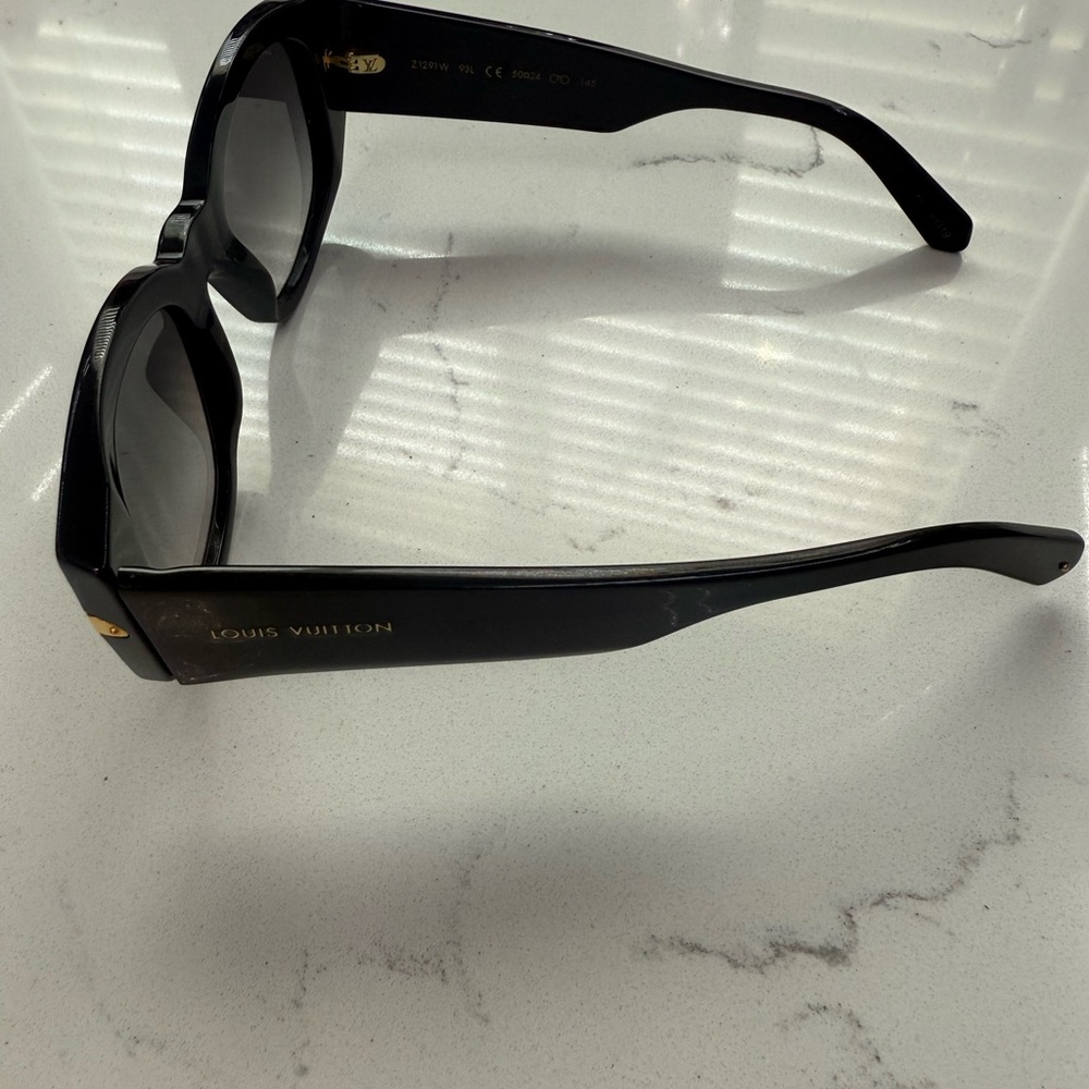 Louis Vuitton Sunglasses - Picture 2 of 3